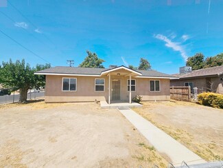 9816 Houston Ave, Lamont, CA 93241
