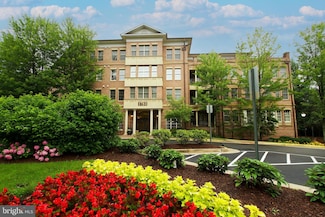 1781 Chain Bridge Rd Unit 302, McLean, VA 22102