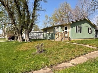 602 N Pine St, Cameron, MO 64429