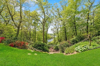 1391 Hunterbrook Rd, Yorktown Heights, NY 10598