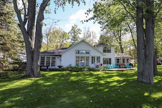 6002 Elm Park Dr, Honeoye, NY 14471