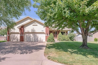 8613 W Oak Ridge Cir, Wichita, KS 67205