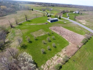 1418 W Bloomfield Rd, Honeoye Falls, NY 14472