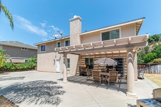 2755 Oakwood Creek Way, Escondido, CA 92027