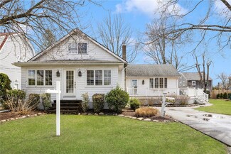 29 Chauncey Ave, Rumford, RI 02916