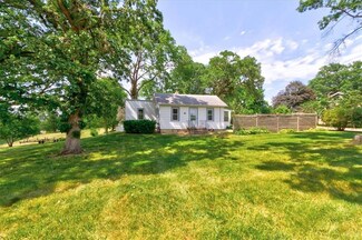 326 E Creston Ave, Des Moines, IA 50315