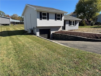 3 Collingate Dr, West Newton, PA 15089