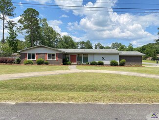 9 Valley Rd, Hawkinsville, GA 31036
