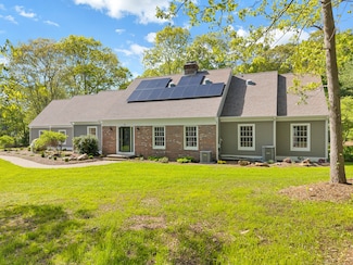 34 Willow Ln, East Lyme, CT 06333