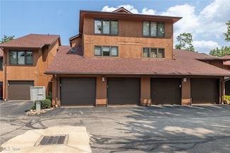 25034 Mill River Ct, Olmsted Falls, OH 44138