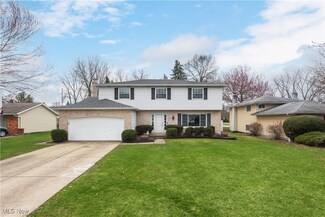 23601 Cedarwood Ln, North Olmsted, OH 44070