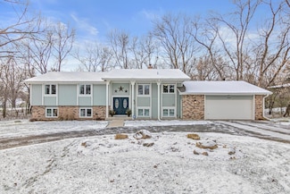 2075 Webber Hills Rd, Wayzata, MN 55391