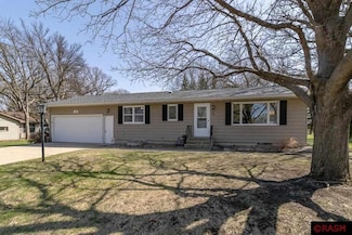 786 E Prince St, Lake Crystal, MN 56055
