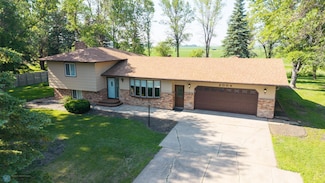 2004 56th Ave N, Moorhead, MN 56560