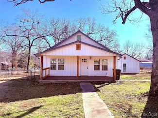 214 Leoser St, Tahlequah, OK 74464
