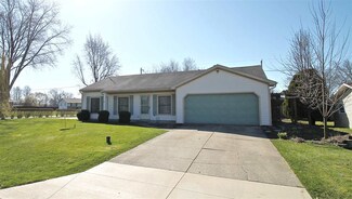 11148 Shoreline Dr, Leo, IN 46765