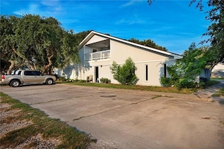 1507 S Mathis St, Rockport, TX 78382