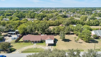 6825 Meadow Rd, North Richland Hills, TX 76182