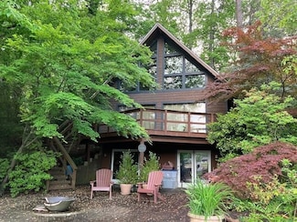 1516 W Lakeshore Dr, Landrum, SC 29356
