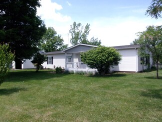 25874 Hiawatha Dr, Sturgis, MI 49091
