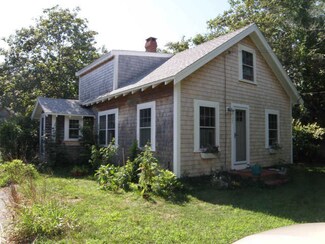 32 Pine St, Edgartown, MA 02539