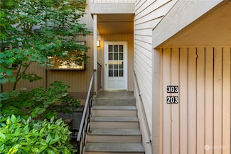 23003 Lakeview Dr Unit 203, Mountlake Terrace, WA 98043