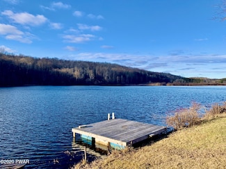 531 Johnson Ln, Honesdale, PA 18431