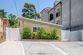 10224 Fernglen Ave, Tujunga, CA 91042