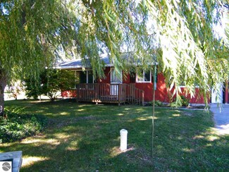 311 W Main St, Lake Leelanau, MI 49653