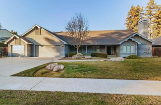 224 E Parkview Ave, Visalia, CA 93277