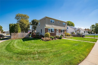 31 Garden Blvd, Hicksville, NY 11801