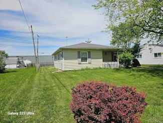 1612 W Stirling Dr, Muncie, IN 47304