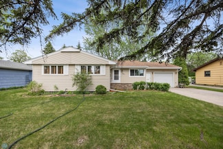 2020 5th St S, Moorhead, MN 56560