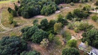 600 Ezekiel Smith St, Prairie View, TX 77484
