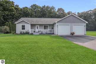 1143 Jayrogers Ct, Traverse City, MI 49696