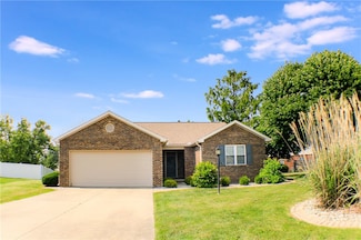 11 Copperfield Ln, Charleston, IL 61920