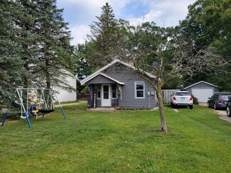 498 W Barton St, Newaygo, MI 49337