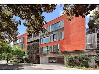 2373 SE 44th Ave Unit 301, Portland, OR 97215