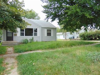 1611 7th St, Clay Center, KS 67432