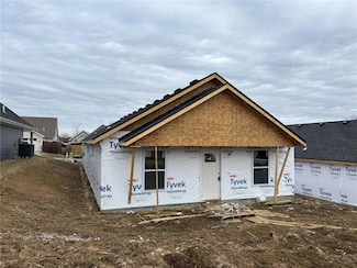 4907 S Creek Wood Dr, Saint Joseph, MO 64507