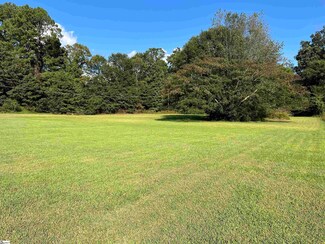 111 Lacey Ln, Fairforest, SC 29301