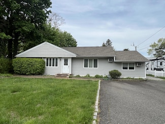 6 Seminole St, Centerport, NY 11721