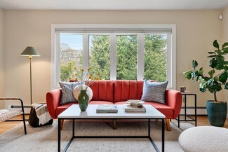 4 Heritage Dr, Woburn, MA 01801