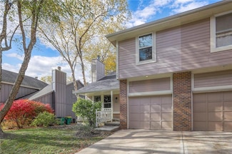 11822 Oakmont St, Overland Park, KS 66210