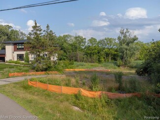 4053 Harbor Vista Dr, Orchard Lake, MI 48323