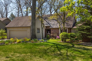 3135 E Gatehouse Dr SE, Grand Rapids, MI 49546