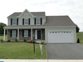 1 Tulpy View Rd, Womelsdorf, PA 19567