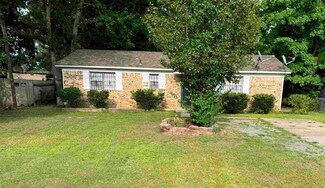 1115 N Hutchinson St, White Hall, AR 71602