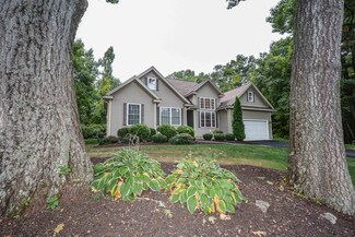17 Laurmand Way, Manchester, NH 03104