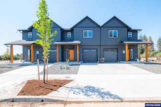 1554-1570-1588 Barn St, Woodburn, OR 97071